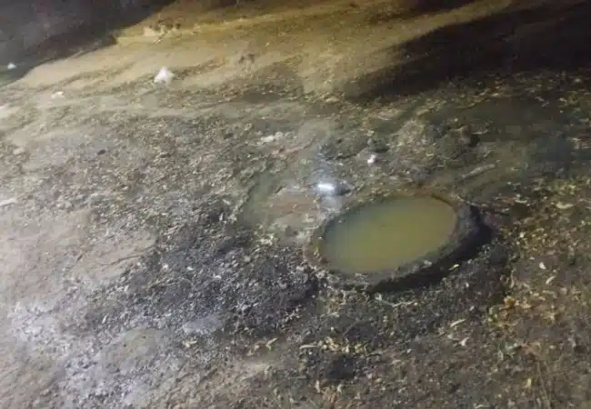 Urbanización Villas del Sur en la desidia: Aguas negras y postes eléctricos botando aceite caliente tienen en zozobra a sus habitantes