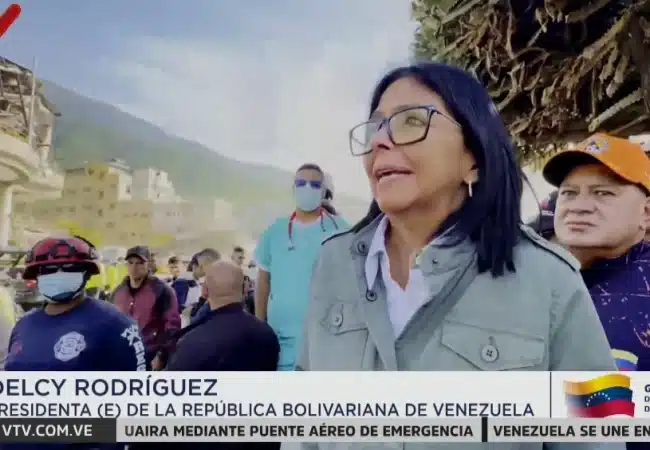 Presidenta (E) Delcy Rodríguez inspeccionó la ‘zona cero’ tras terremotos en La Guaira: "Ya están por aterrizar los primeros rescatistas"