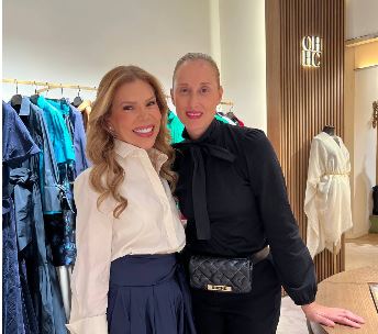 Entre belleza y el éxito: Lucy Amado inspira desde el universo de Carolina Herrera