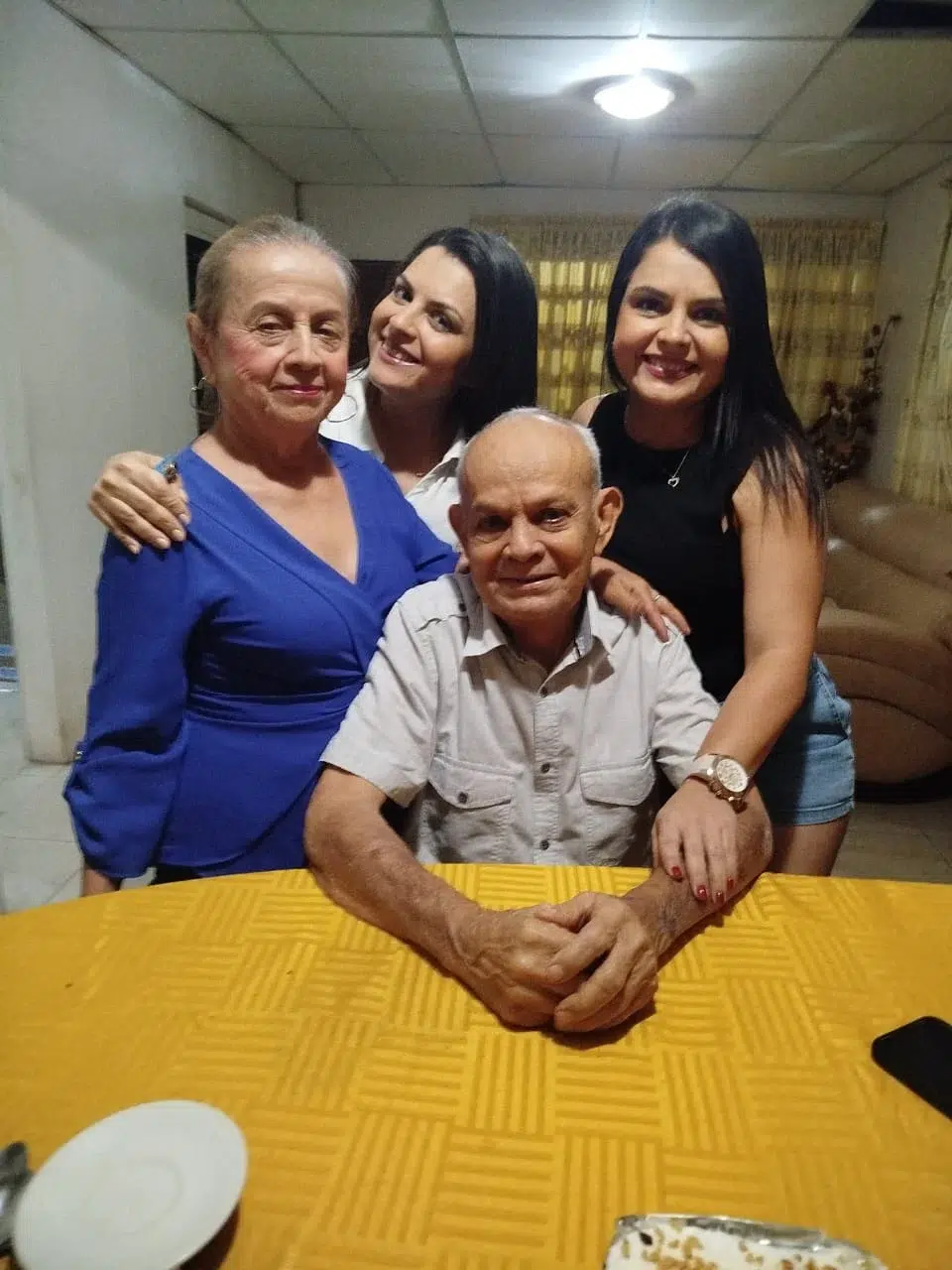 Unidas por el mismo amor: El legado imborrable del padre de las gemelas Castro