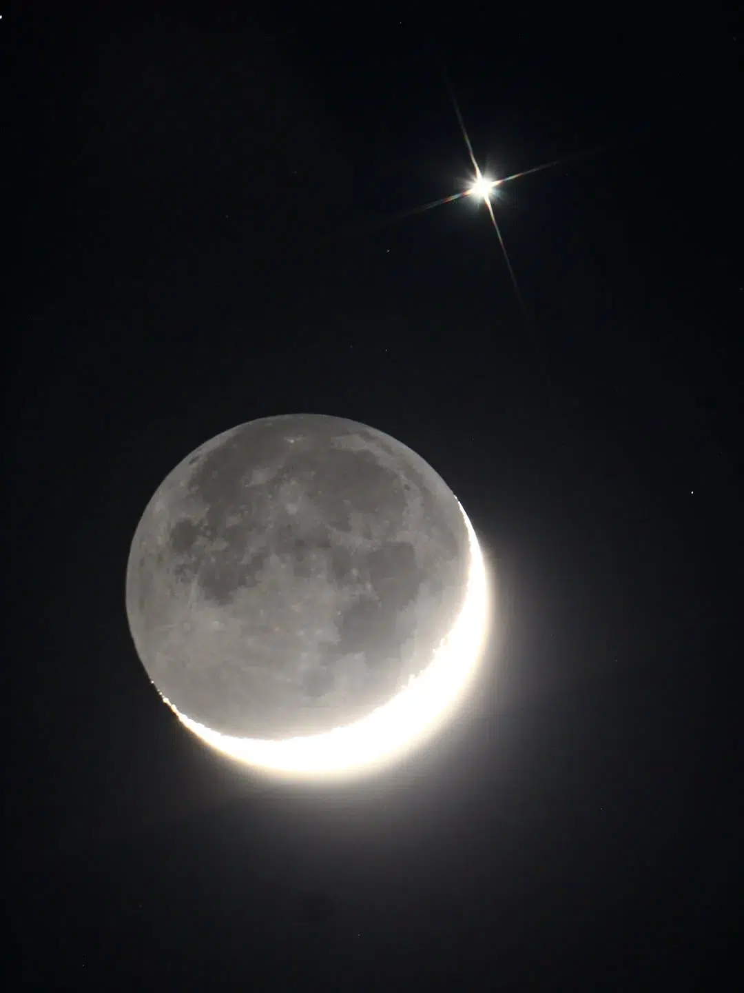 Conjunción entre la Luna creciente y Venus regala un espectáculo celestial único