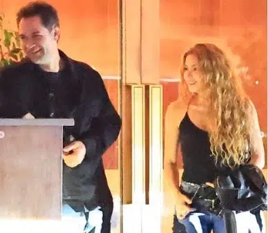 Shakira fue captada en Los Ángeles con su supuesto novio, el actor mexicano Manuel García-Rulfo