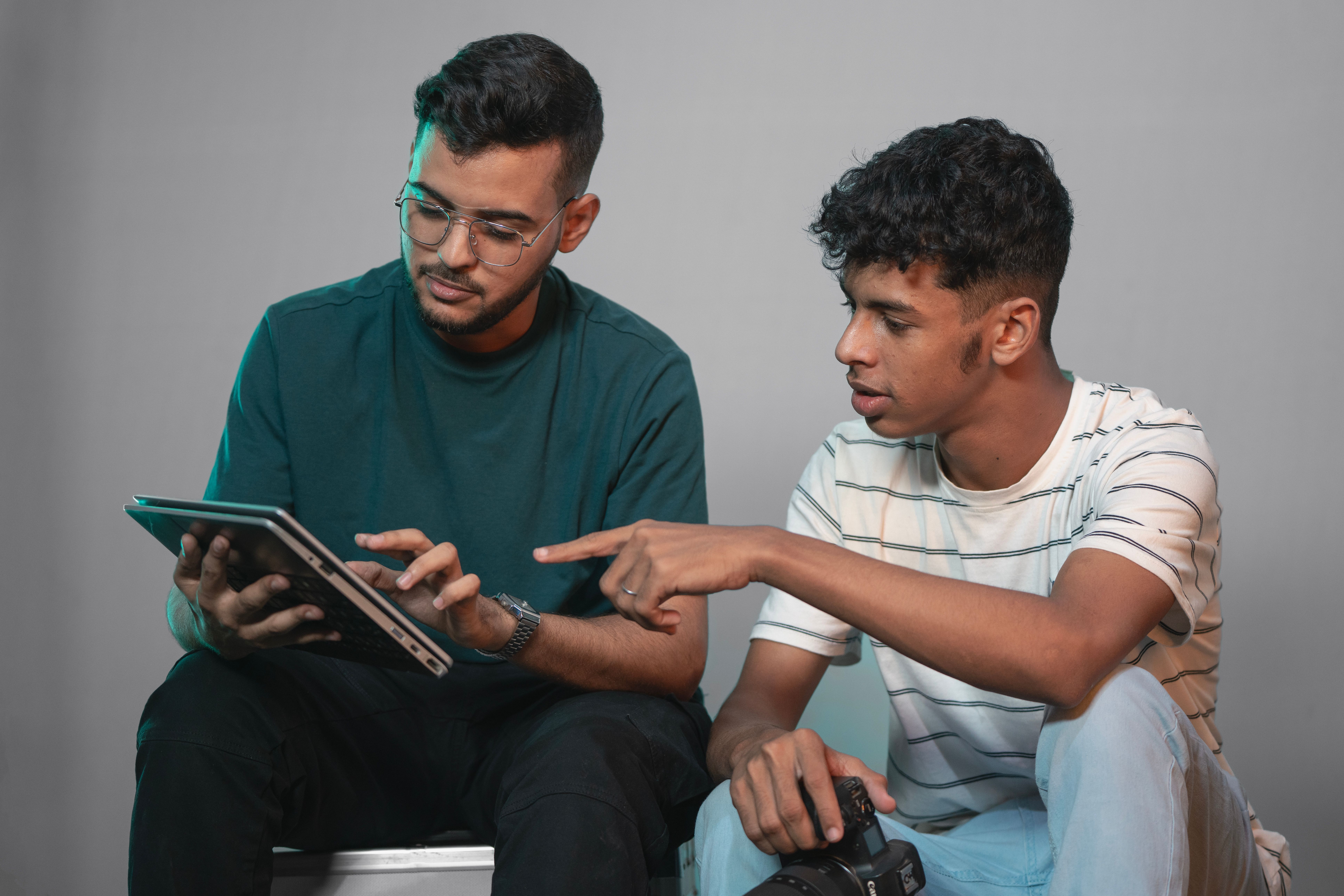 El impacto de la tecnología en el entretenimiento digital venezolano y la adaptación de los usuarios a nuevas realidades económicas y digitales