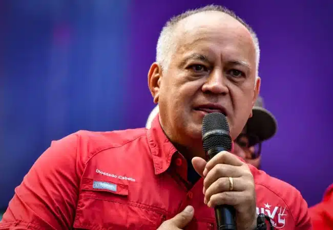 Ministro Cabello llama a la calma y pide mantenerse en sitios abiertos tras fuerte sismo registrado en el país