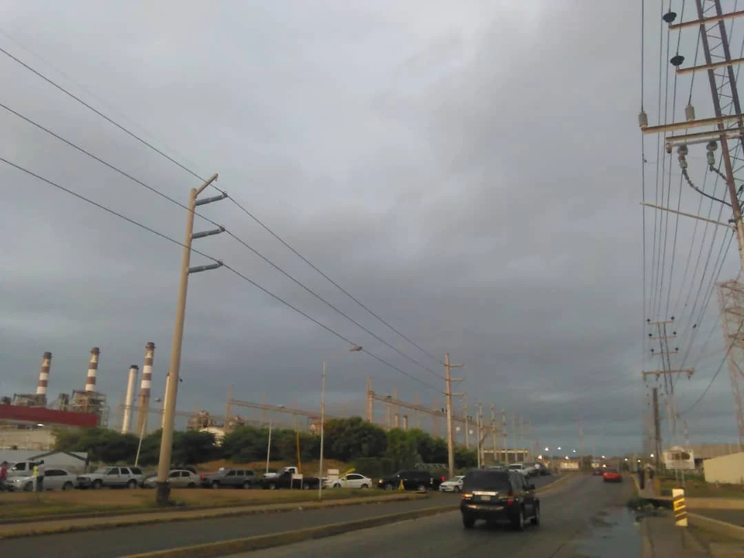 Mantos nubosos y lluvias con descargas eléctricas se esperan para este lunes 13-J