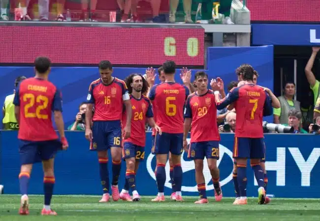 España golea a Austria y sella su pase a octavos con una exhibición de Oyarzabal
