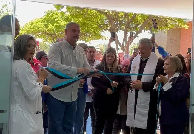Gobernador Luis Caldera entregó completamente rehabilitado el Instituto Hematológico de Occidente