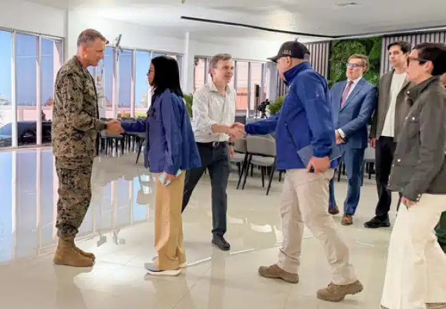 El jefe del Comando Sur de EEUU visita Venezuela para cooperar con la reconstrucción