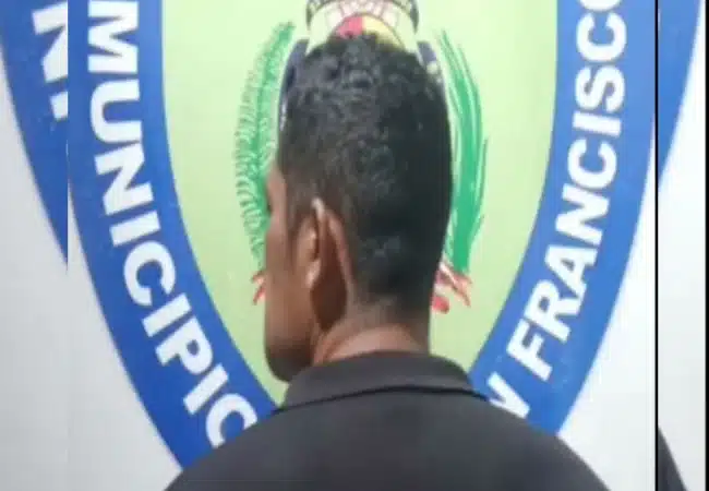 Fue detenido en San Francisco por agredir a su pareja con un cable frente a sus hijos