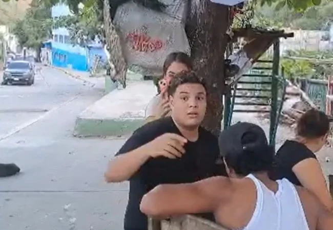 Funcionarios policiales de La Guaira arrestaron a jóvenes por conducta irrespetuosa y amenazas en Catia la Mar