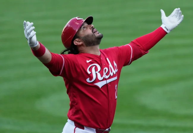 Eugenio Suárez conecta su noveno estacazo del año en derrota de Rojos ante Filis