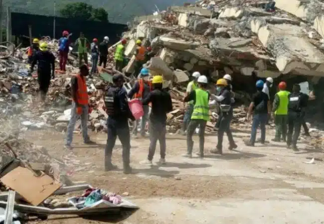 Continúa desplegado equipo multidisciplinario para remover escombros en La Guaira con más de 400 maquinarias