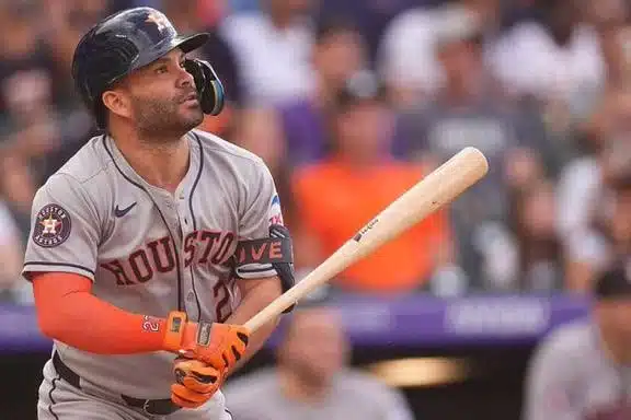 José Altuve conecta su noveno jonrón de la temporada en derrota de Astros ante Nacionales