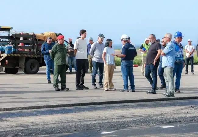 Delcy Rodríguez inspeccionó trabajos de recuperación en el Aeropuerto de Maiquetía e instruyó plan para retomar vuelos comerciales