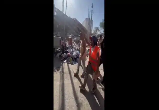 Nacho llega a La Guaira con maquinaria pesada para sumarse a las labores de rescate