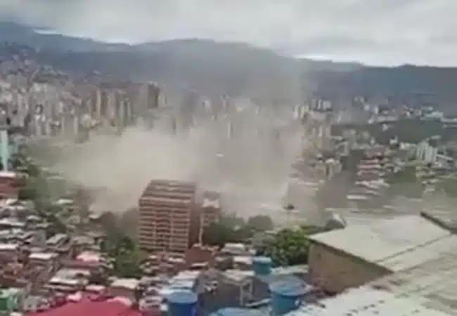 Colapsó parte del Colegio San Judas Tadeo en Caracas este viernes 3-Jul
