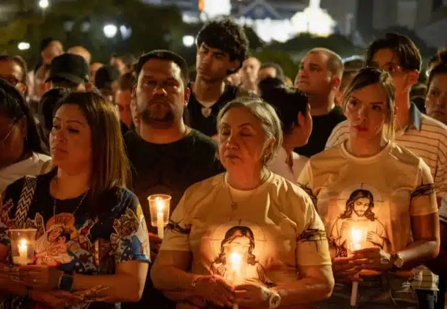 Cientos de zulianos encendieron una luz de esperanza frente a la Chinita en la Plazoleta de la Basílica