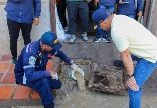 Alcaldía de Maracaibo detectó tanquillas de electricidad llenas de grasas en Altos del Sol Amada I en operativo de fiscalización ambiental a comercios