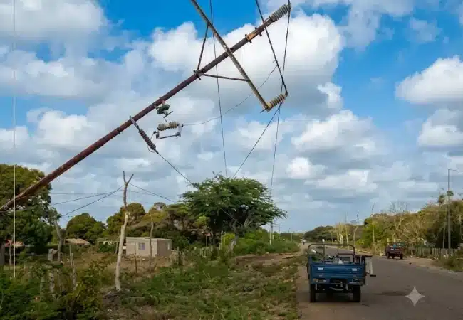 En el municipio Guajira "la electricidad se interrumpe por horas, regresa apenas por unos minutos, vuelve a fallar y se reestablece con  suerte al día siguiente"