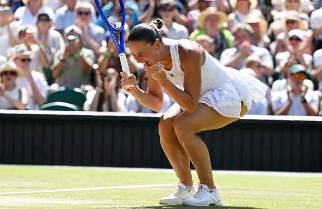 Kostyuk arrolla a Paolini, avanza a semifinales de Wimbledon y roza el Top 10