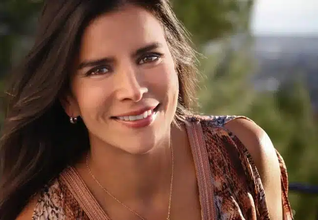 La actriz y modelo zuliana Patricia Velásquez activó de inmediato una red de ayuda humanitaria en el país con su Fundación Wayuu Taya