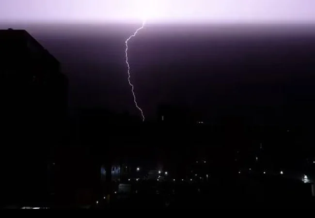 Andry Jons captura la furia de los relámpagos sobre Maracaibo